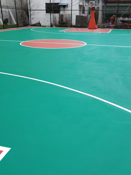 大祥 球场长期使用易出现地面开裂